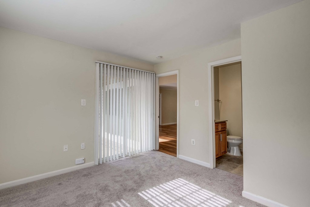 Abbotts Run Apartment Homes, 5711 Woodlawn Gable Dr., Alexandria, VA